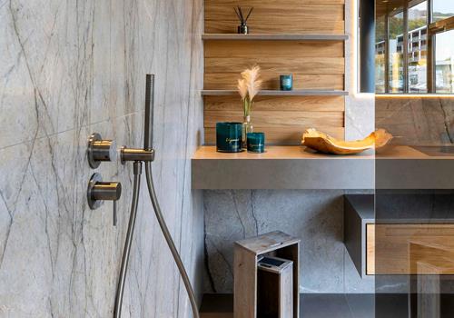 bathroom in silver roots - Natural Stone